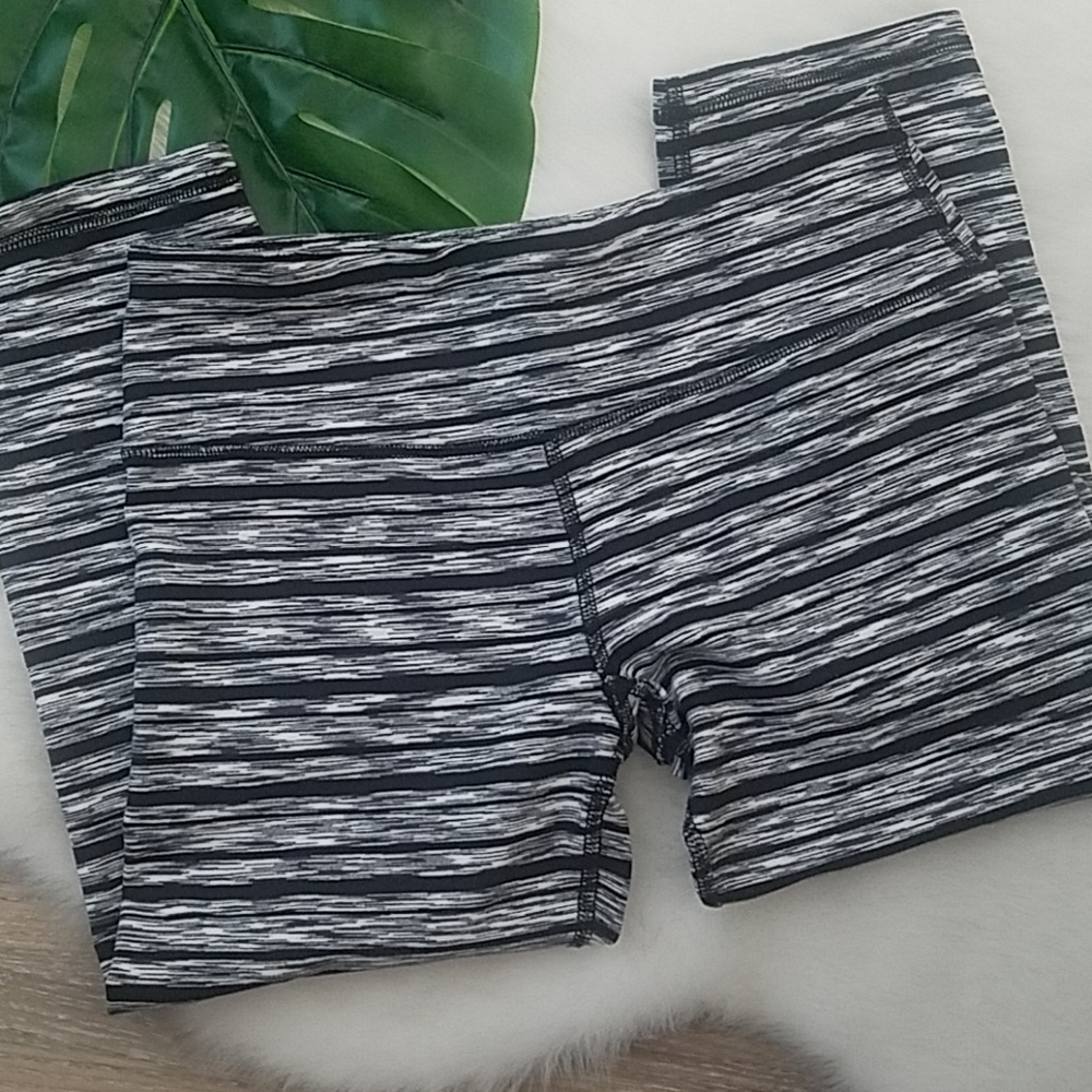 Scorpio Sol Crop Leggings Size X-Small